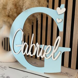 Holzdeko mit Anfangsbuchstabe und Namen